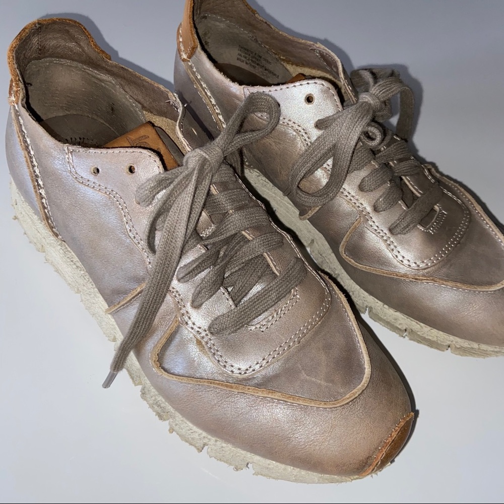 OTBT Snowbird Cloudburst Metallic Sneaker Women’s 6.5 casual everyday comfort
